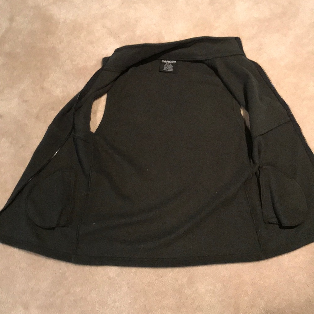 A dark first green vest - Picture 3 of 4